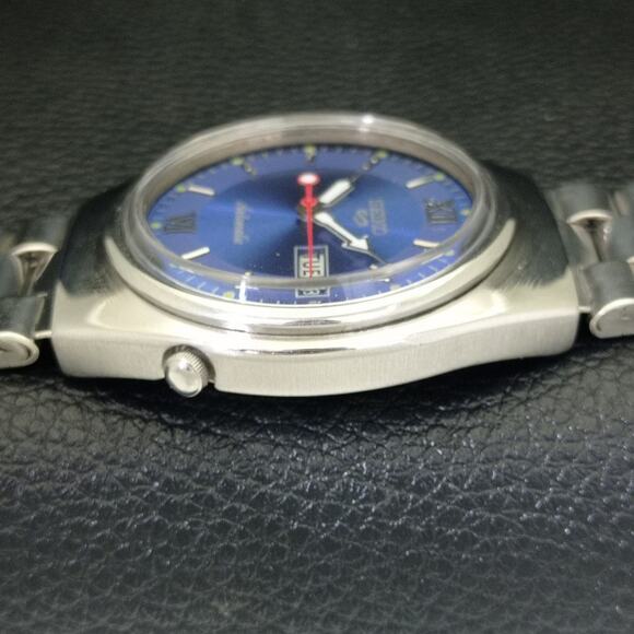 Vintage 1974 Seiko Automatic Mens Silver Watch W/daydate & Blue accents - Picture 5 of 10